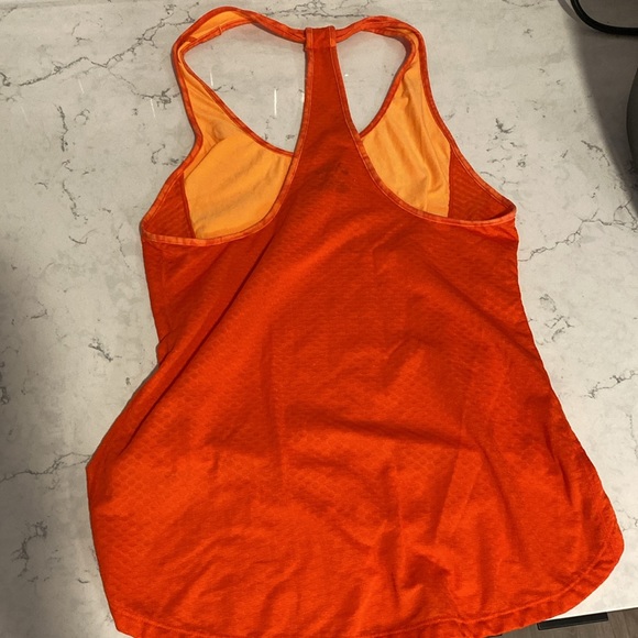 ASICS running top - Picture 2 of 3